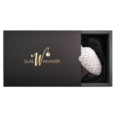 2er Set Zapfen aus Glas mit 6cm Durchmesser in Softblau mit schwarzer Verpackung und goldenem GlasWunder Logo