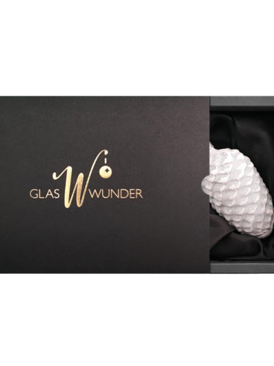 2er Set Zapfen aus Glas mit 6cm Durchmesser in Softblau mit schwarzer Verpackung und goldenem GlasWunder Logo