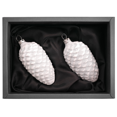 2er Set Zapfen aus Glas mit 6cm Durchmesser in softblau in einem schwarzen Naturkarton