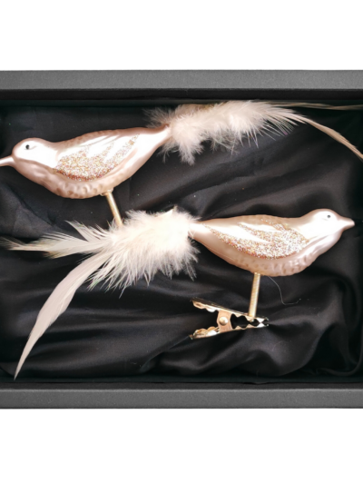 2er Set Vögelchen aus Glas mit 8cm Durchmesser in Champagner matt und weißer Feder in einem schwarzen Naturkarton