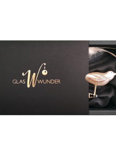 2er Set Vögelchen aus Glas mit 8cm Durchmesser in Champagner matt und weißer Feder in schwarzer Verpackung mit goldenem GlasWunder Logo