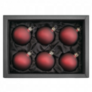 6er Set Christbaumkugeln aus Glas mit 6cm Durchmesser in Marsalarot in einem schwarzen Naturkarton
