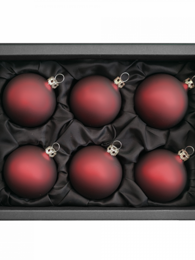 6er Set Christbaumkugeln aus Glas mit 6cm Durchmesser in Marsalarot in einem schwarzen Naturkarton