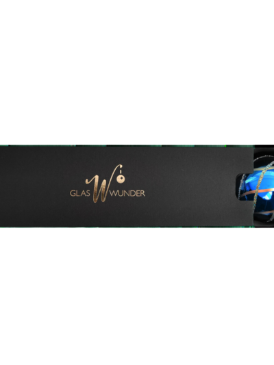 3er Set Christbaumkugeln aus Glas mit 8cm Durchmesser in Hochglanz Azurblau und einem Rautennetz Muster in schwarzer Verpackung mit goldenem GlasWunder Logo