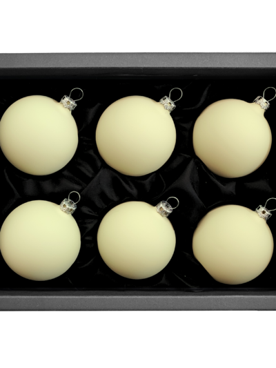 6er Set Weihnachtsbaumkugeln aus Glas von GlasWunder in softgrüner matter Farbe mit 6 cm Durchmesser schwarzer Verpackung mit goldenem GlasWunder Logo