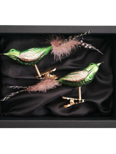 2er Set Vögelchen aus Glas mit 8cm Durchmesser in Moosgrün matt in einem schwarzen Naturkarton