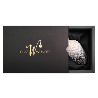 2er Set Zapfen aus Glas mit 6cm Durchmesser in Azurblau matt mit Glitter in schwarzer Verpackung und goldenem GlasWunder Logo