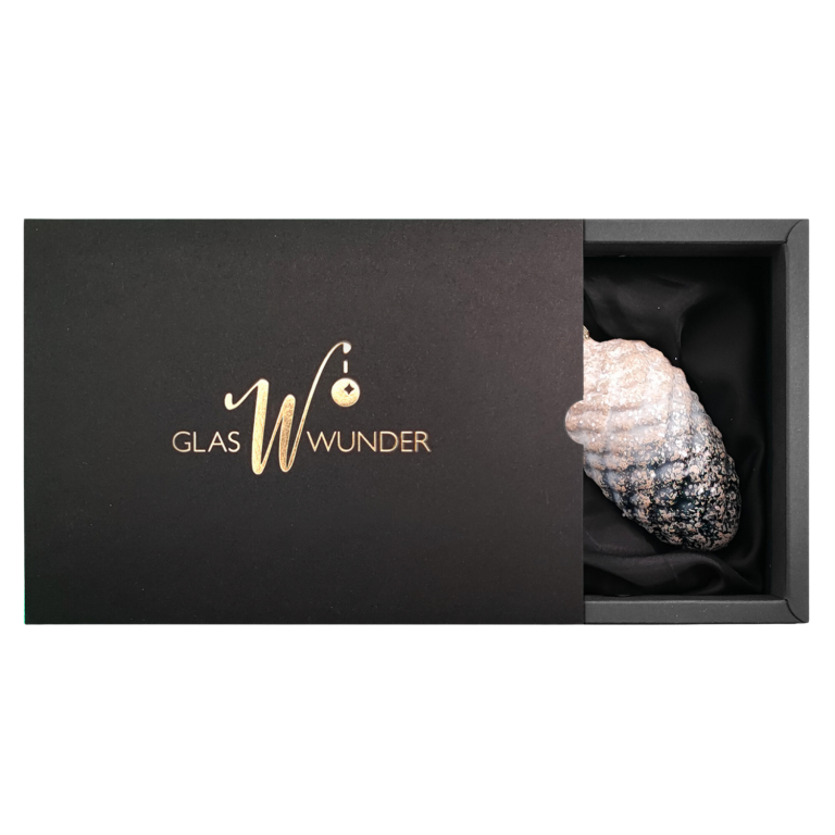 2er Set Zapfen aus Glas mit 6cm Durchmesser in Azurblau matt mit Glitter in schwarzer Verpackung und goldenem GlasWunder Logo