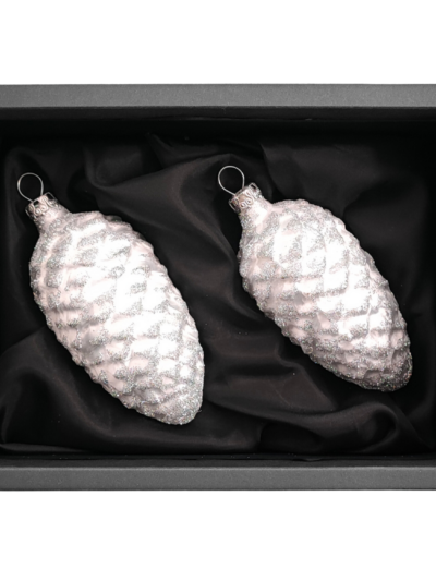 2er Set Zapfen aus Glas mit 6cm Durchmesser in einem weißen Icing Design mit schwarzen Naturkarton