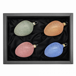 4 Ostereier aus Glas in einem transparenten Grün, Orange, Rot und Blau mit Glitzer überzogen und 6cm Durchmesser in einem schwarzen Naturkarton