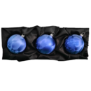 3er Set Christbaumkugeln aus Glas mit 8cm Durchmesser in einem dunklen Blauton und Icing-Design auf einem schwarzen Seidentuch