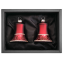 2er Set Christbaumglocken aus Glas mit 5cm Durchmesser in einem Marsalarot matt und Softeffekt in einem schwarzen Naturkarton