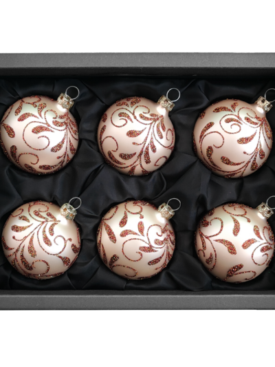 6er Set Christbaumkugeln aus Glas in einem Champagner matt, einem Blütendekor und 6cm Durchmesser. Kugeln sind in einem schwarzen Naturkarton