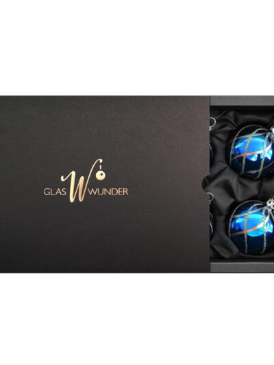 6er Set Christbaumkugeln aus Glas in einem glänzenden Azurblau und glitzernden Rautenmuster mit 6cm Durchmesser in einer schwarzen Verpackung mit goldenem GlasWunder Logo