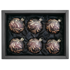 6er Set Christbaumkugeln aus Glas mit 6cm Durchmesser in Caramel Opal und einem Blütenbouquet in einem schwarzen Naturkarton