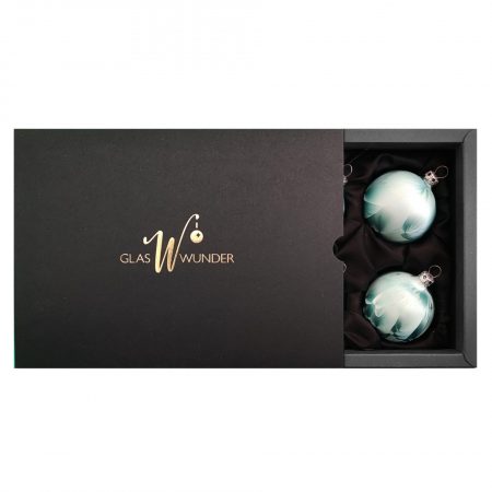 6er Set Christbaumkugeln aus Glas mit 6cm Durchmesser in einem mint grün Ice Design in einer schwarzen Verpackung mit einem goldenem GlasWunder Logo
