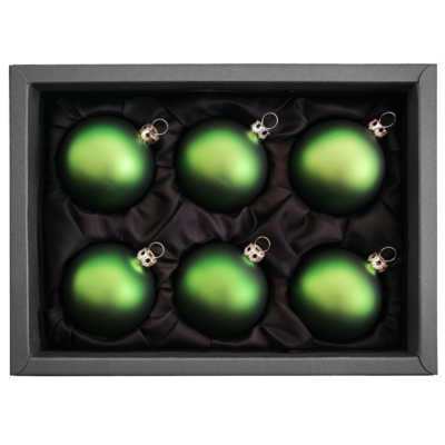 6er Set Christbaumkugeln mit 6cm Durchmesser in Moosgrün matt in einem schwarzem Naturkarton