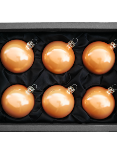 6er Set Christbaumkugeln aus Glas mit 6cm Durchmesser in Caramel Opal in schwarzem Naturkarton