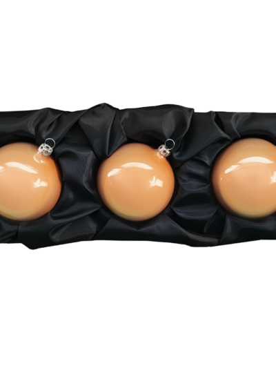 3er Set Christbaumkugeln aus Glas mit 8cm Durchmesser in Caramel Opal im schwarzen Seidentuch