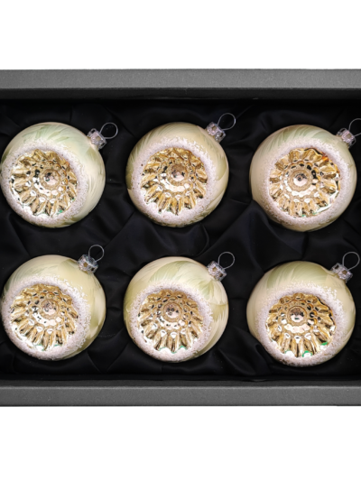 6er Set Christbaumkugeln aus Glas in einem lind grün Ice Vintage Design mit 6cm Durchmesser in einem schwarzen Naturkarton