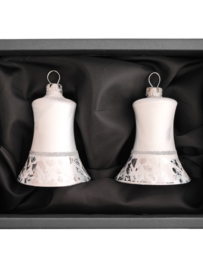 2er Set Christbaumglocken aus Glas mit einem weißen Softeffekt mit 5cm Durchmesser in einem schwarzen Naturkarton