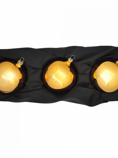 3er Set Christbaumkugeln in hochglanz gold mit 8cm Durchmesser im schwarzen Seidentuch