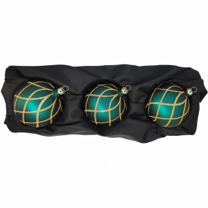 3er Set Christbaumkugeln aus Glas mit 8cm Durchmesser in Petrol matt und goldenem Glitzer Rautennetz auf schwarzem Seidentuch